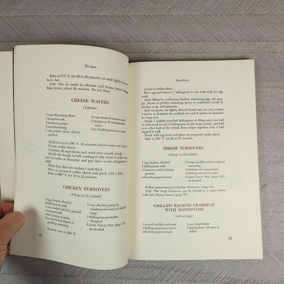 The Williamsburg Cookbook Vintage Local Ethnic Recipes Virginia Cooking - Picture 6 of 8